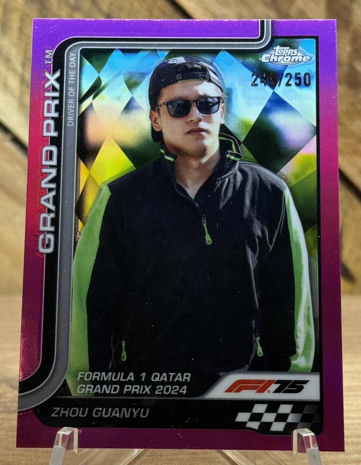 Zhou Guanyu – Kick Sauber · 2025 Topps Chrome F1 #144 Driver of the Day (Qatar GP 2024) Pink Refractor /250